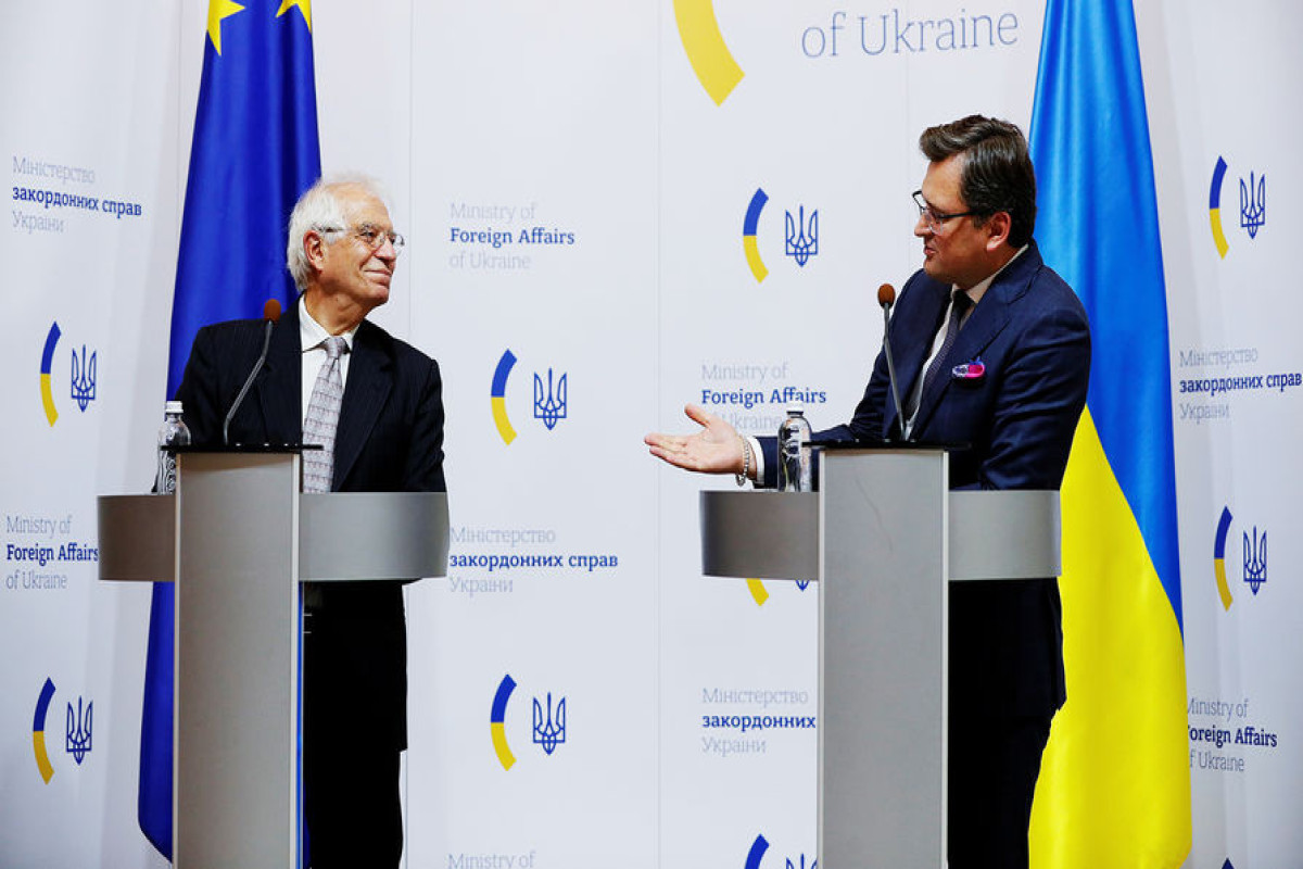 Руководитель внешнеполитической службы ЕС Жозеп Боррель и министр иностранных дел Украины Дмитрий Кулеба