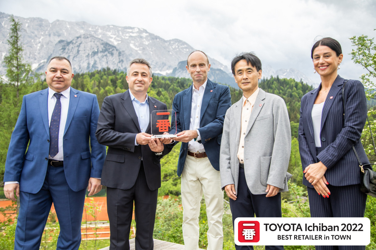 “Toyota” ikinci dəfə “Toyota Abşeron Mərkəzi”ni ən yaxşı diler kimi mükafatlandırıb - FOTO 