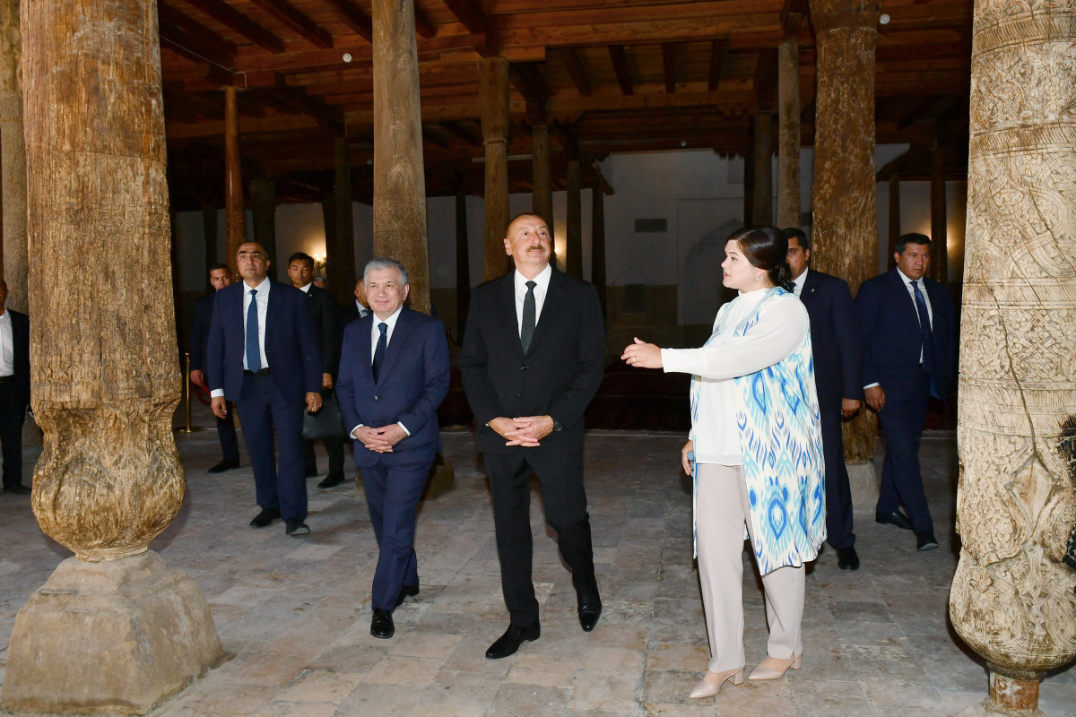 Президент Ильхам Алиев ознакомился с Государственным историко-архитектурным музеем Ичан-Кала