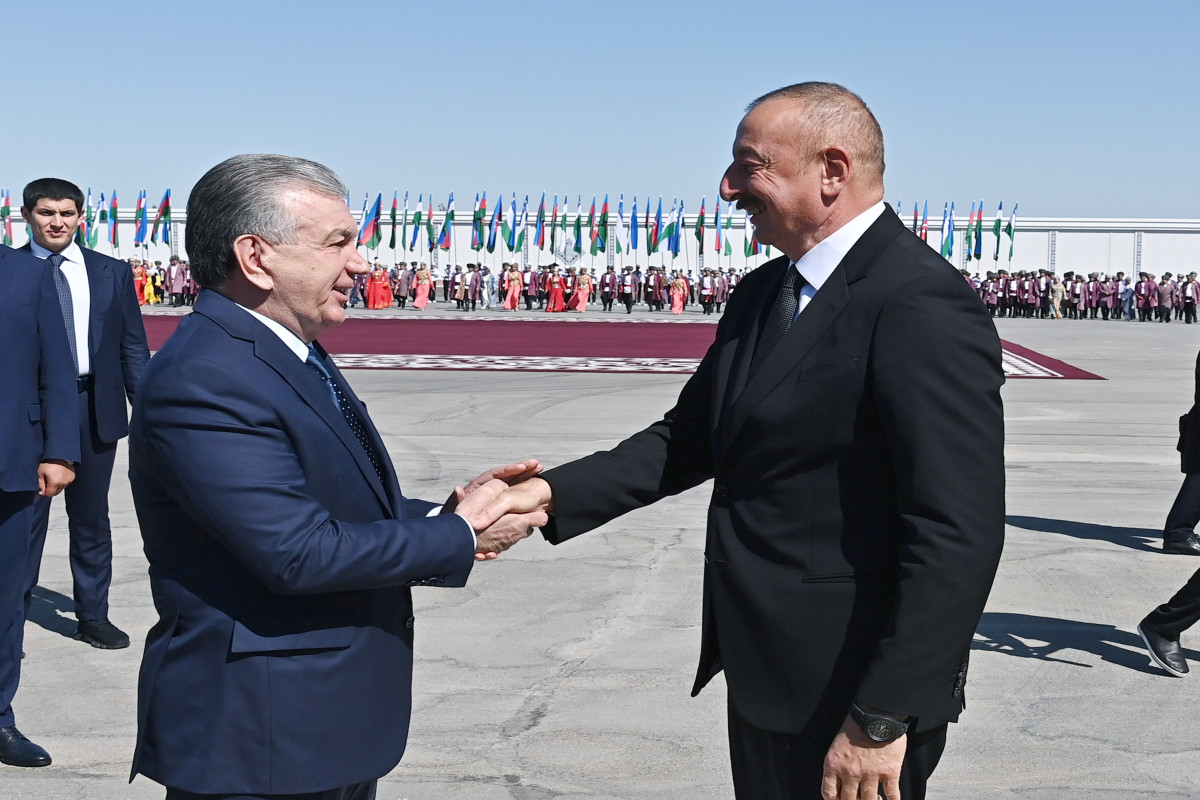 Президент Ильхам Алиев прибыл в узбекский город Ургенч