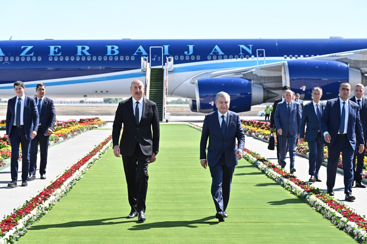 Президент Ильхам Алиев прибыл в узбекский город Ургенч