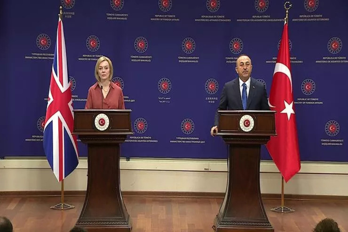 British Foreign Secretary Liz Truss and Turkish counterpart Mevlüt Çavuşoğlu