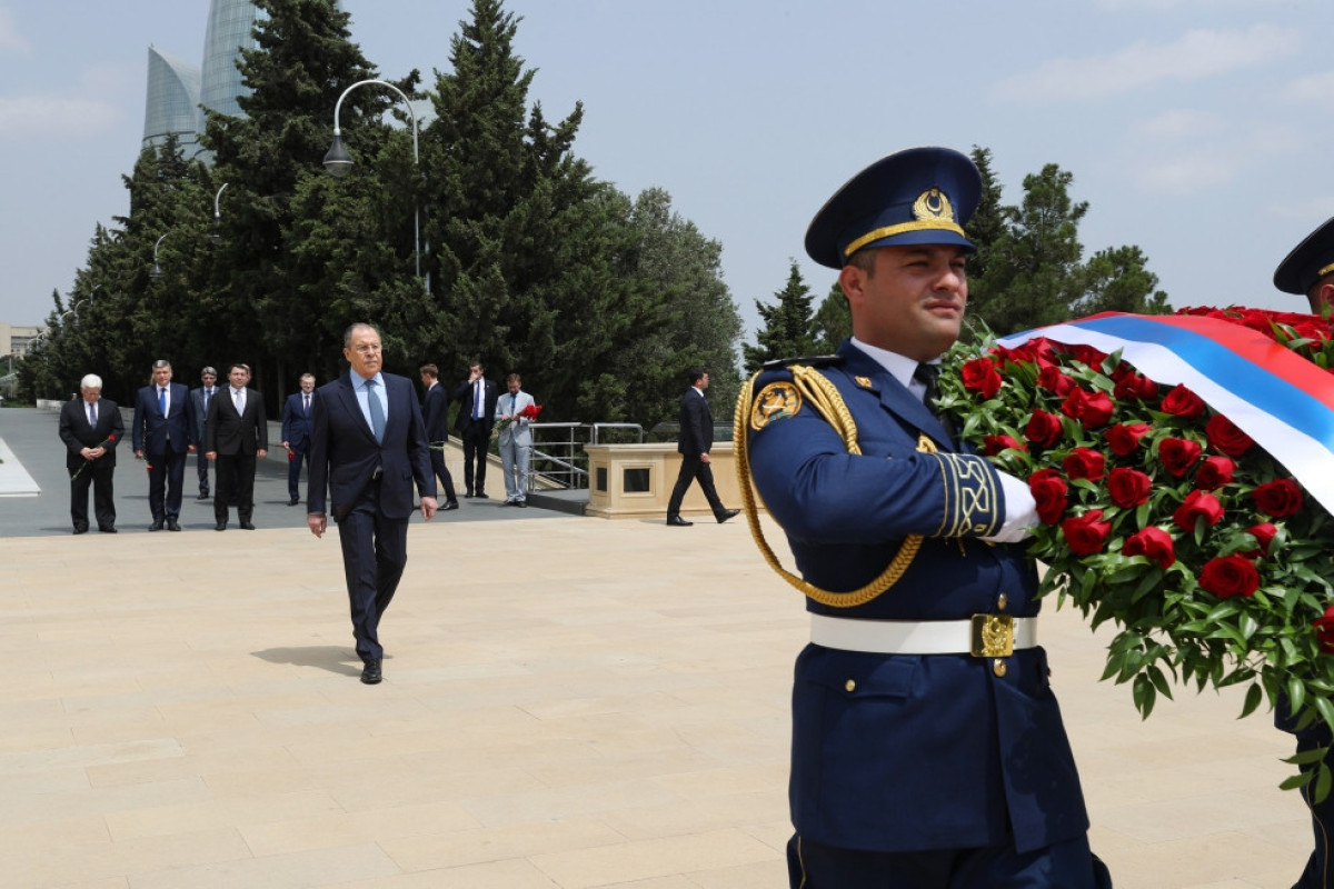 Lavrov Şəhidlər xiyabanında