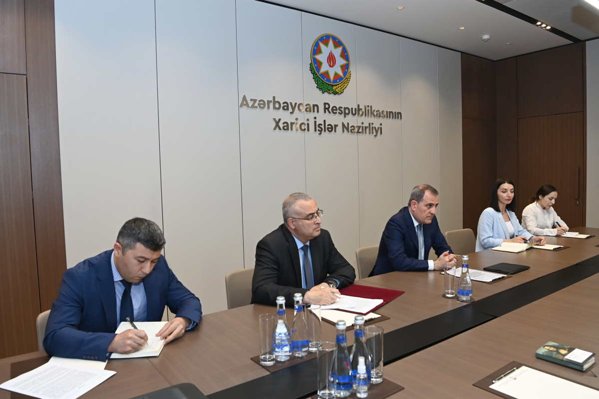 Джейхун Байрамов встретился с главой азербайджанского представительства МККК