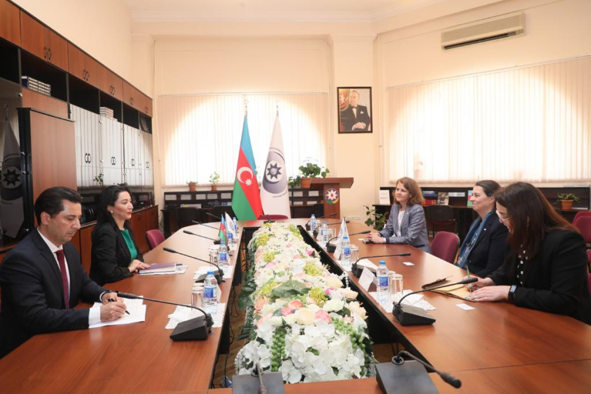 Омбудсмен приняла главу Представительства МККК в Азербайджане 