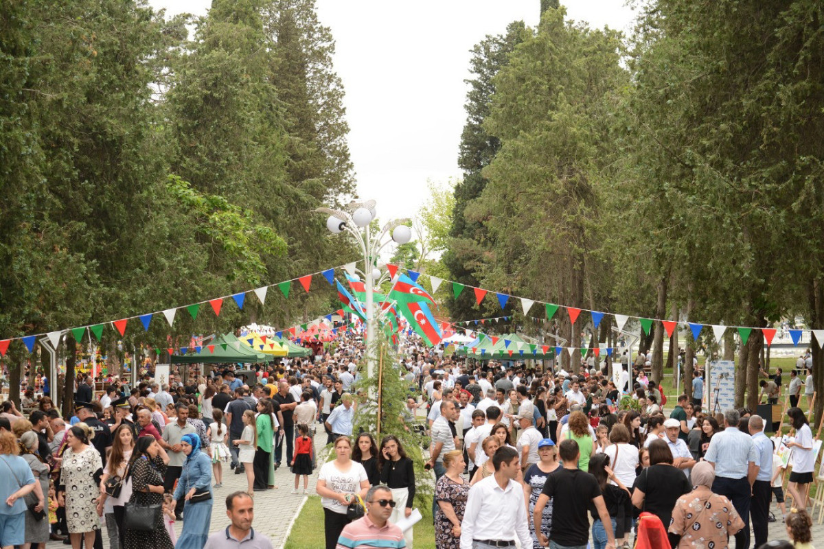 В Азербайджане впервые проведен фестиваль «Вишня и черешня»