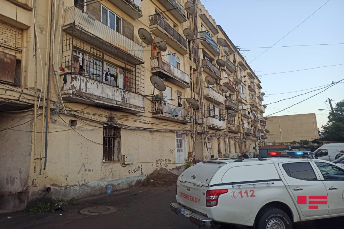 Gürcüstanda azərbaycanlıların sıx yaşadığı ərazidə binanın eyvanı uçub, 2 nəfər ölüb - FOTO  - YENİLƏNİB 
