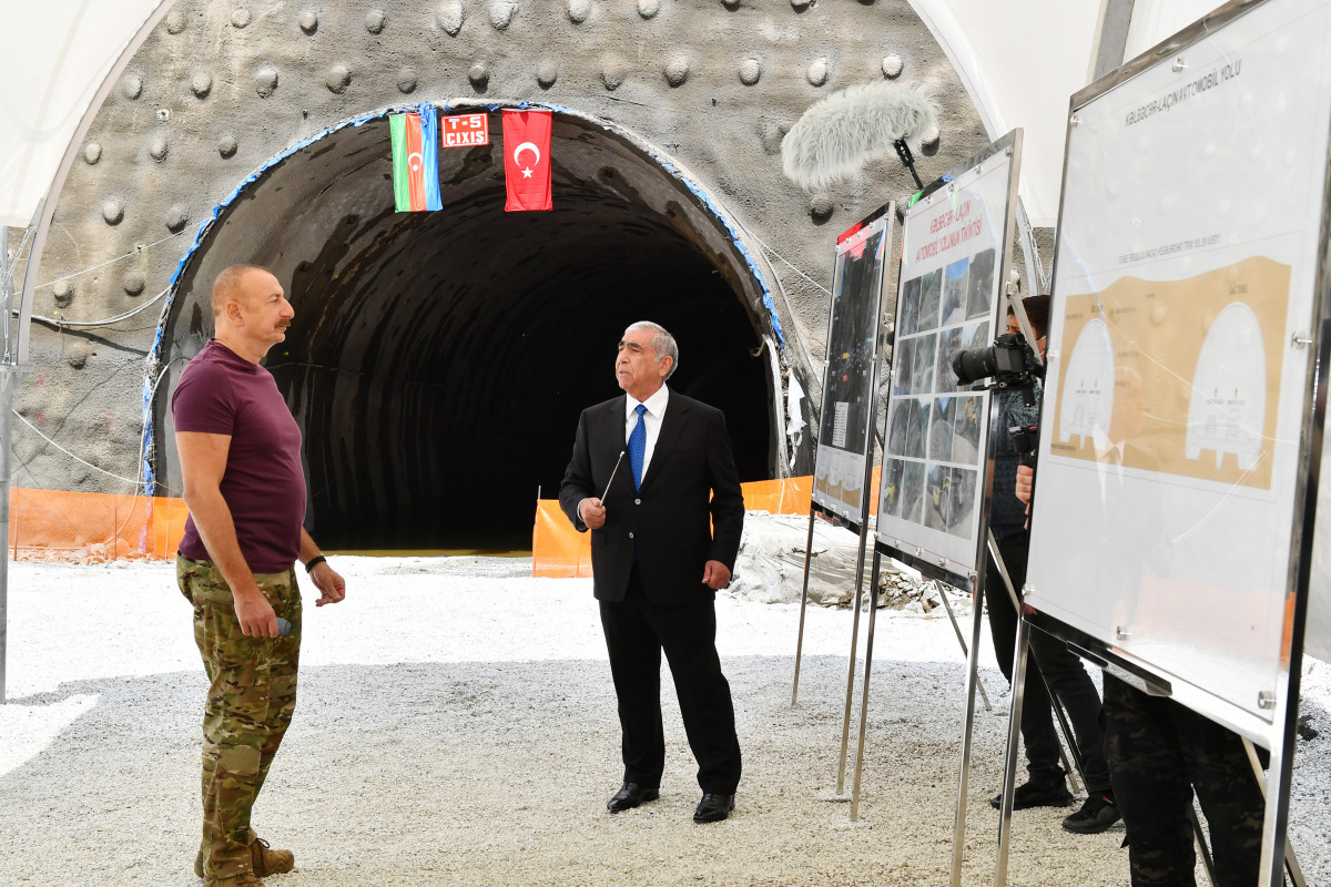 Президент Ильхам Алиев ознакомился со строительством автодороги Кяльбаджар-Лачин