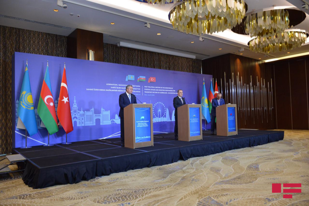 Глава МИД Турции: Транзит через Каспийское море имеет большое значение