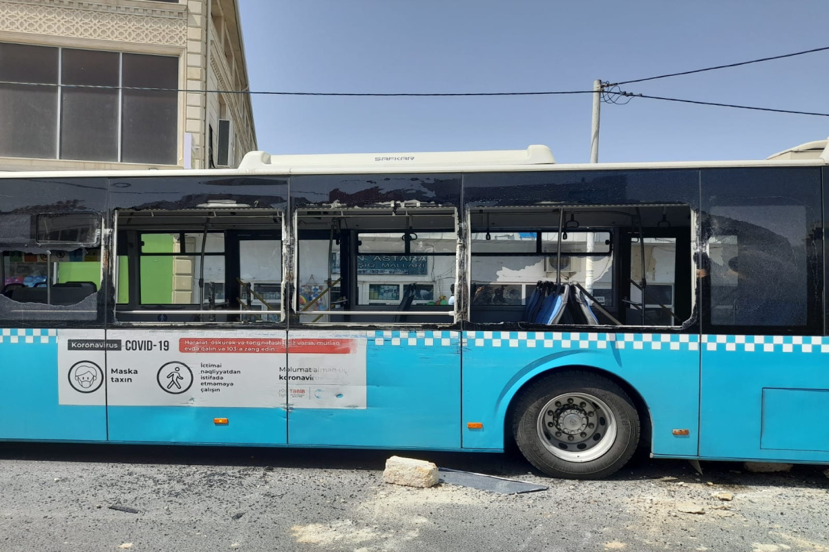 "Zil” 160 nömrəli marşrut avtobusunu vurub - <span class="red_color">FOTO