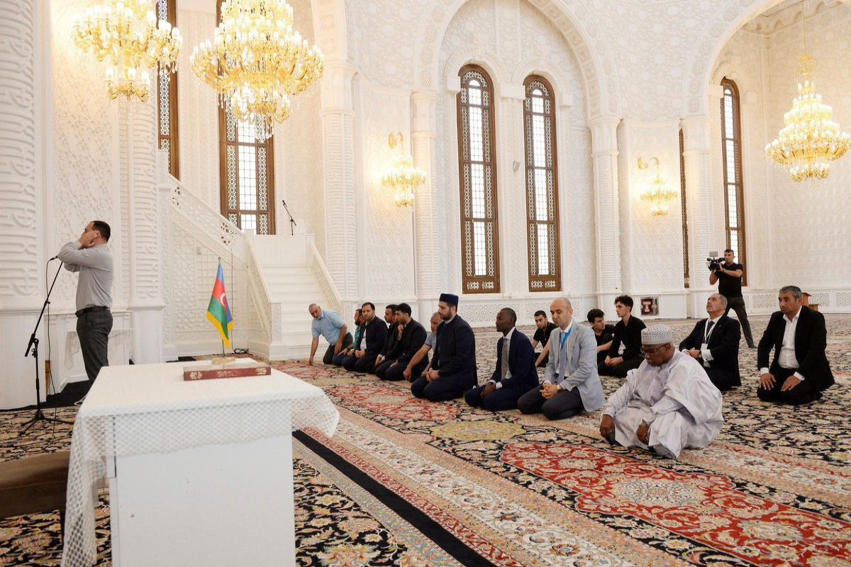 Участники конференции ОИС посетили мечеть Гейдара