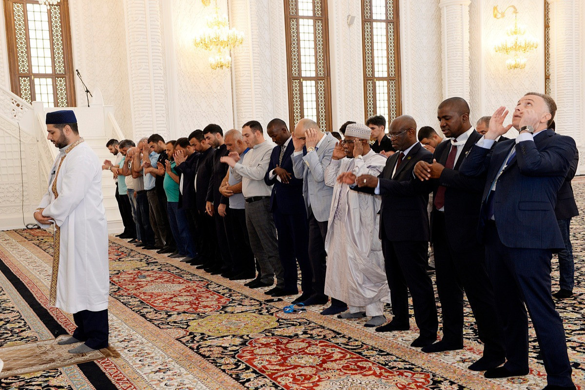 Участники конференции ОИС посетили мечеть Гейдара