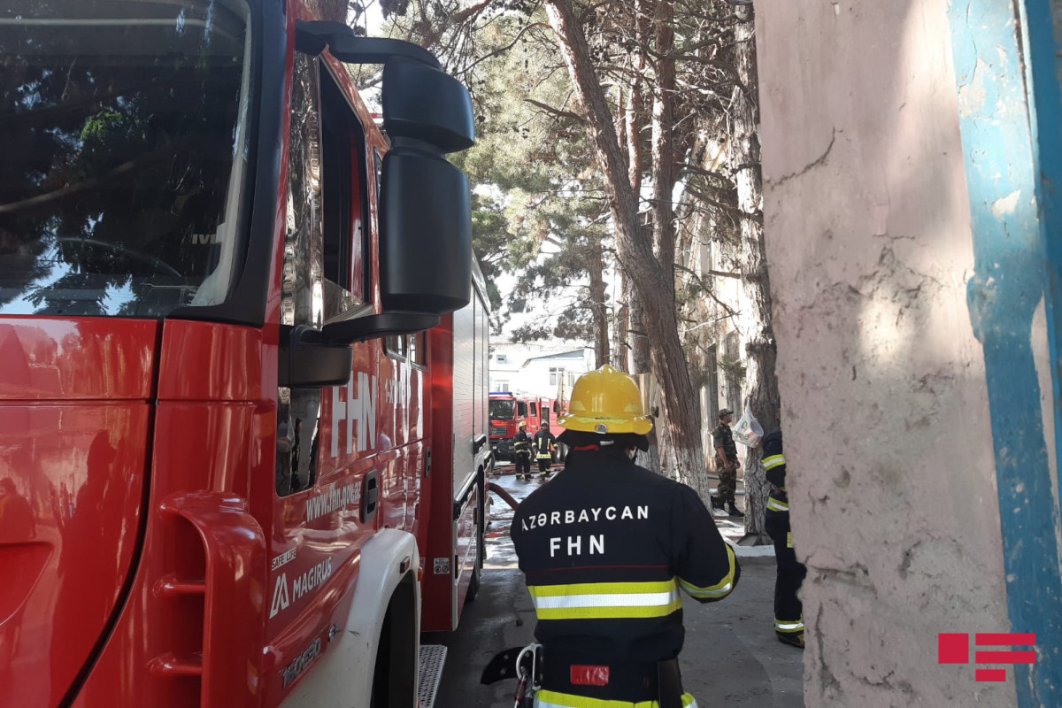 Пожар в школе в Баку потушен