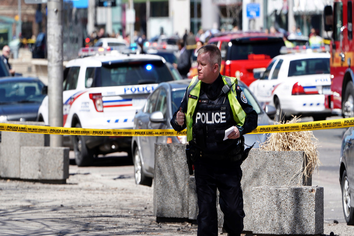 Двое убиты и шестеро ранены в перестрелке в банке Канады