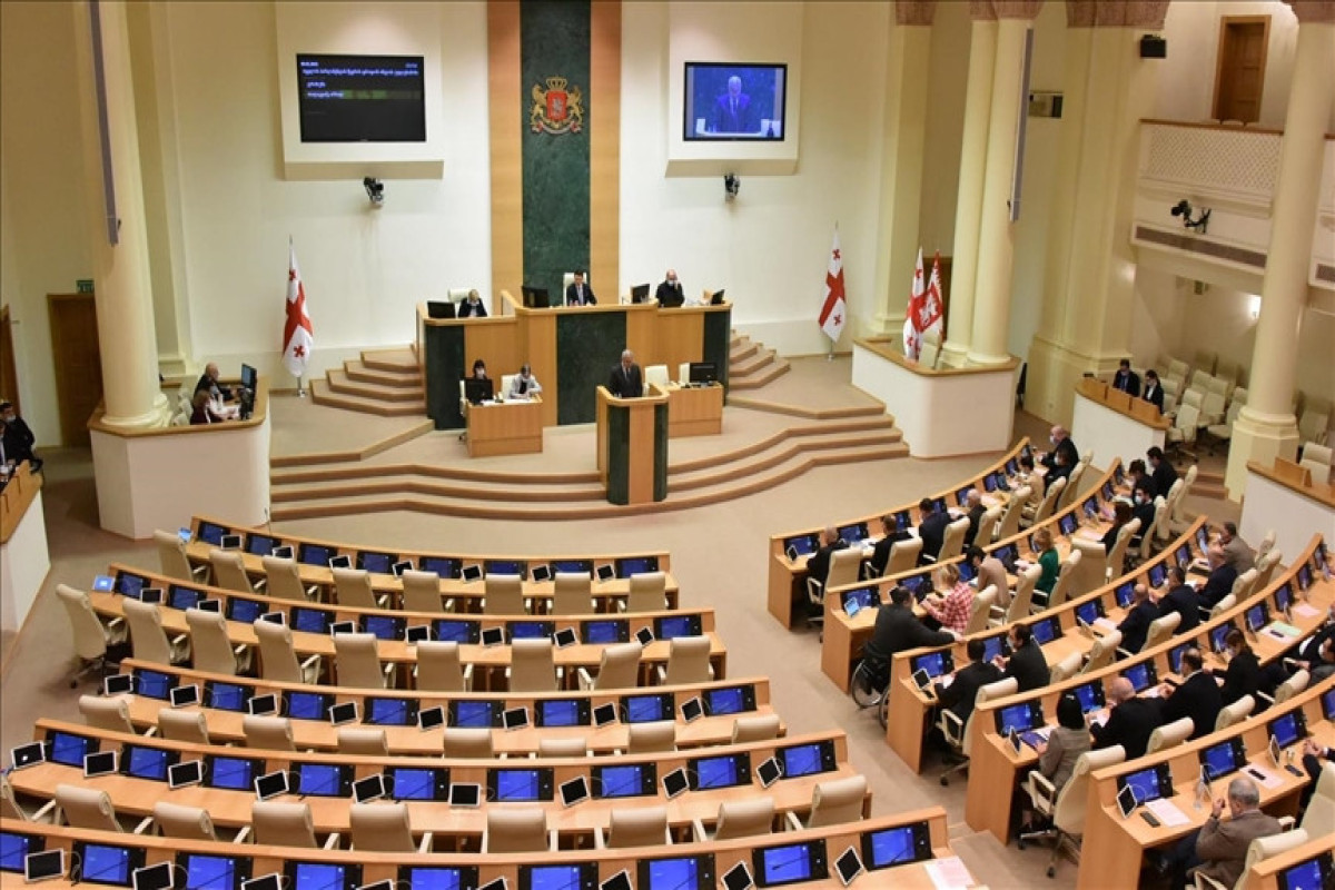 В Грузии трое глав парламентских комитетов вышли из правящей партии