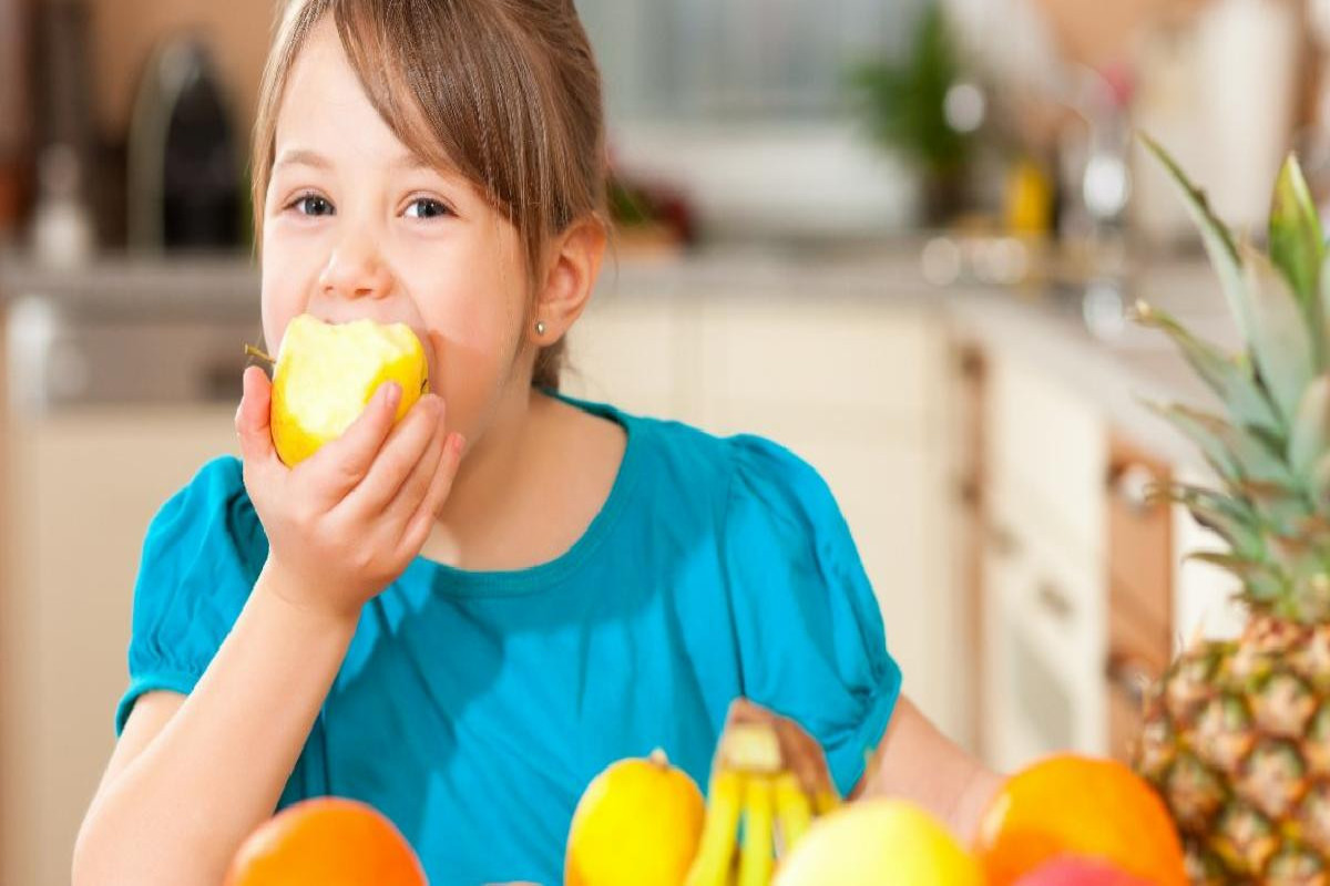 Pediatr: “Meyvəyə verilən hər hansı dərman uşağa mənfi təsir göstərə bilər”
