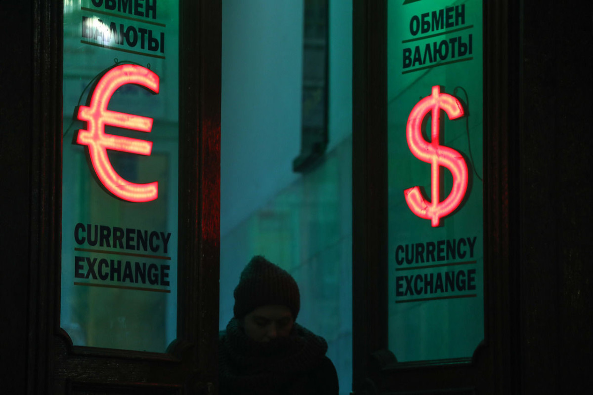 Rubl dollar və avroya qarşı möhkəmlənib
