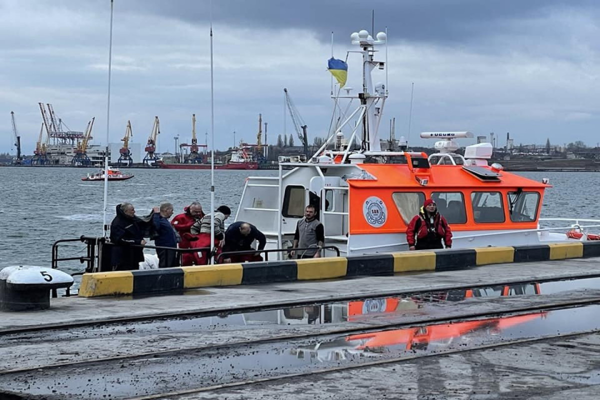 Ukraynanın Odessa limanında batan Estoniya gəmisinin heyəti xilas edilib