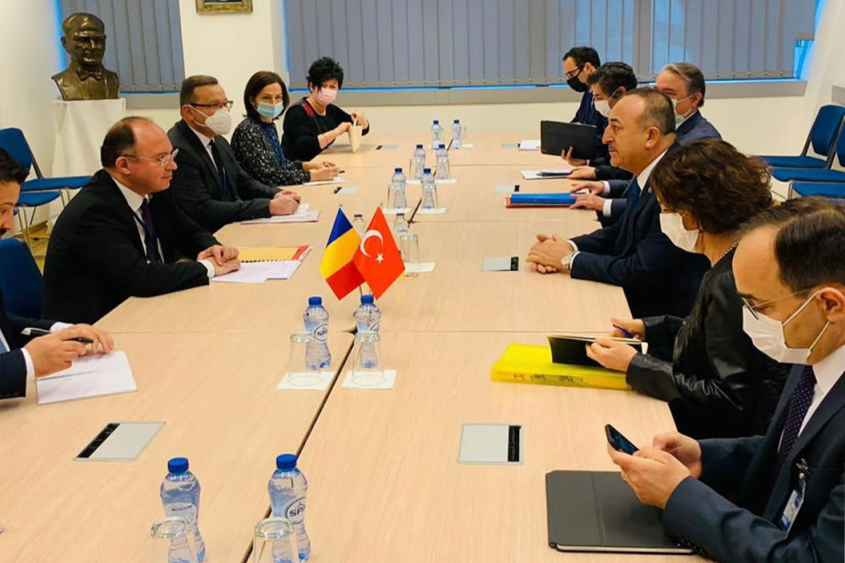 Çavuşoğlu Rumıniya XİN başçısı ilə Qara dənizdə təhlükəsizliyi müzakirə edib