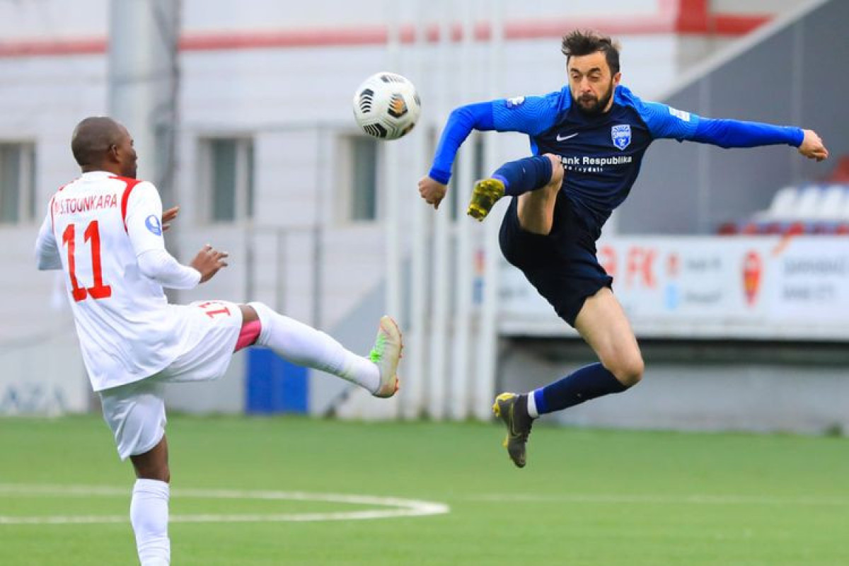 Azərbaycan millisinin futbolçusunun üz sümüyü sınıb