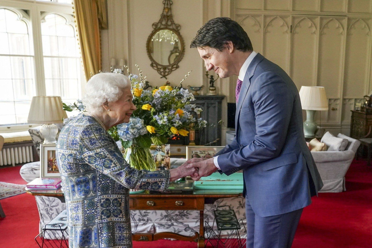 Kraliça II Elizabet Kanadanın Baş naziri ilə görüşüb - FOTO 