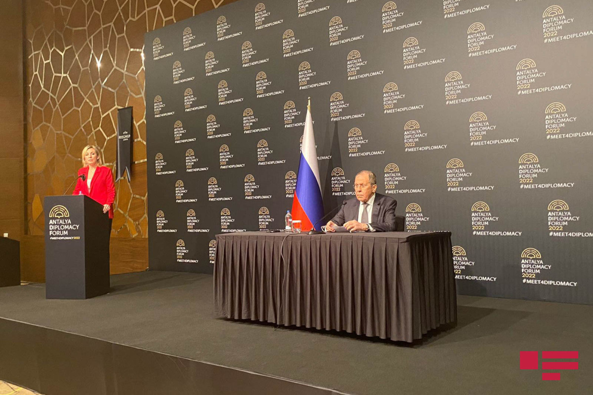 Lavrov: “Biz silahsızlaşdırılmış, rus dilini qadağan etməyən Ukrayna istəyirik”