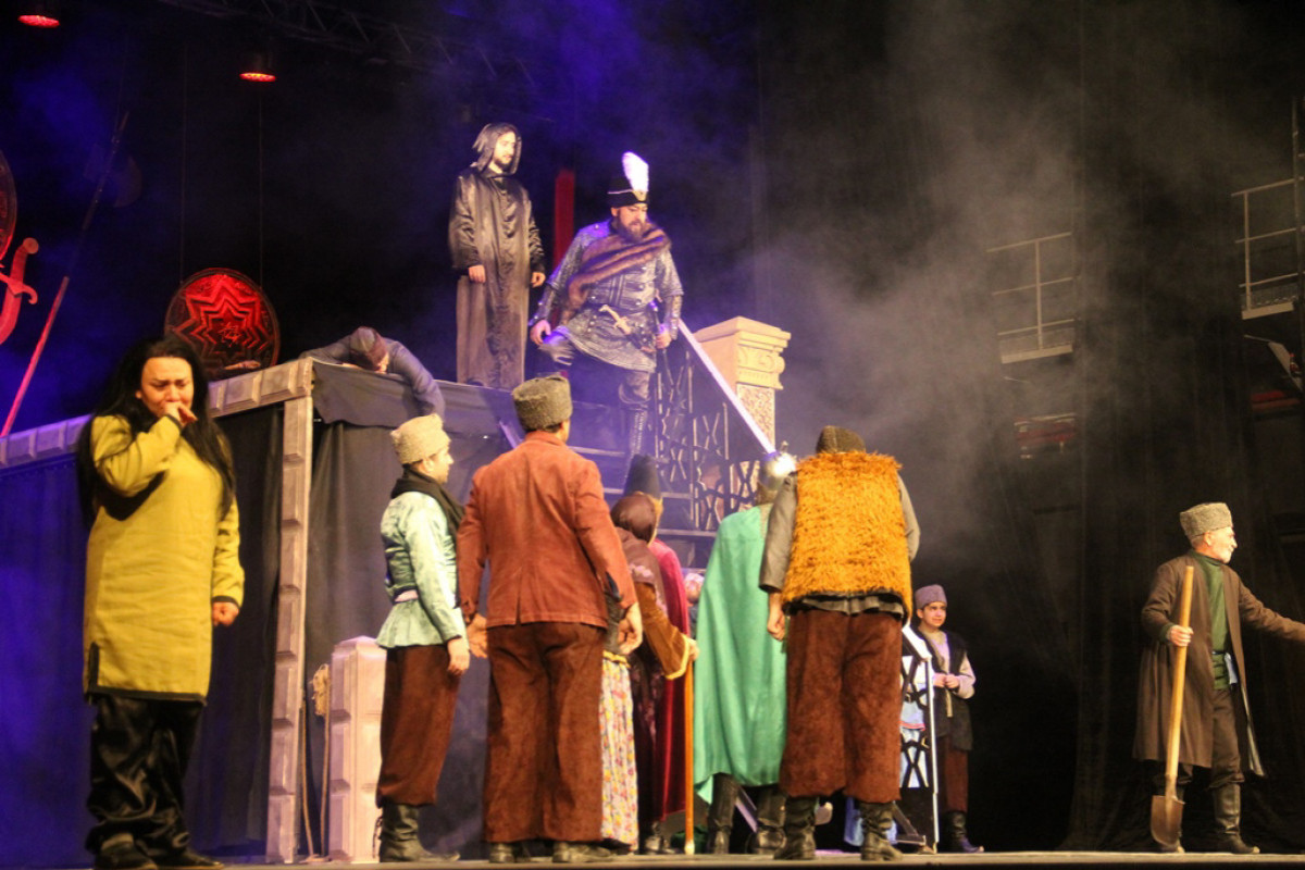 Gəncə Dövlət Dram Teatrının yeni binasında “Cavad Xan” dramının nümayişi