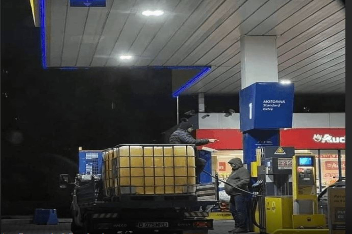 Rumıniyada əhali kütləvi şəkildə yanacaq alır