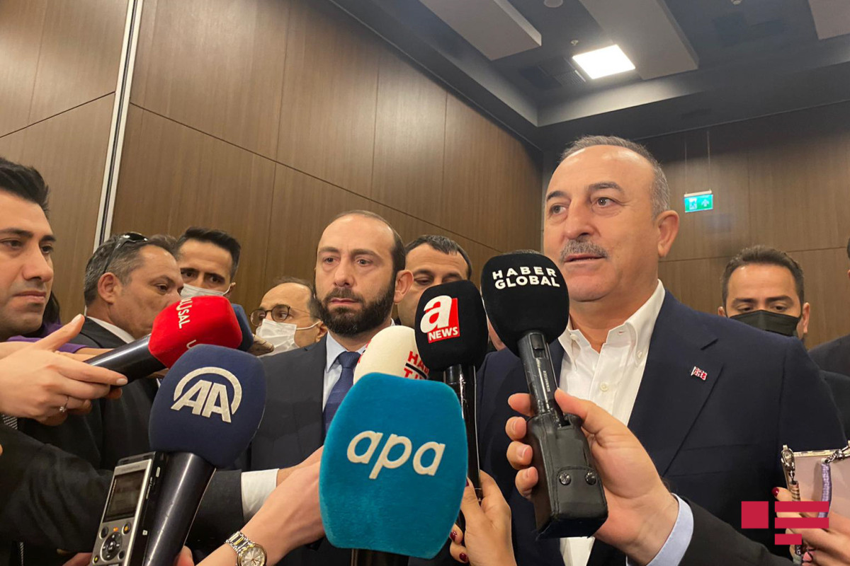 Çavuşoğlu Ermənistan XİN başçısı ilə görüşünün məhsuldar və konstruktiv keçdiyini bildirib