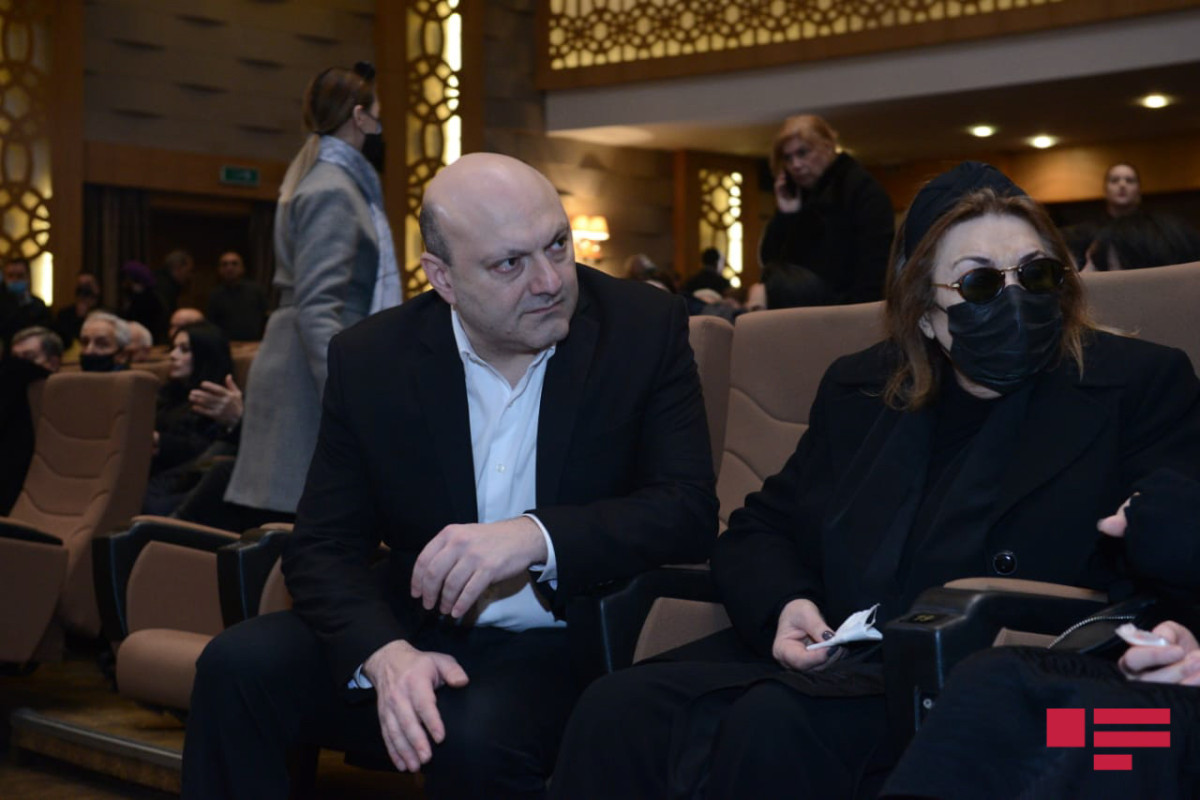 Rüstəm İbrahimbəyovun oğlu: “Şadam ki, atam vətənində dəfn ediləcək”