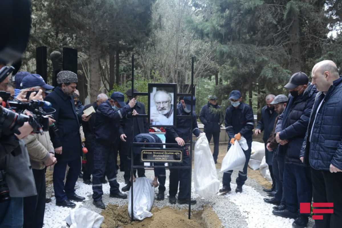 Rüstəm İbrahimbəyov Fəxri xiyabanda dəfn edilib - YENİLƏNİB-1 