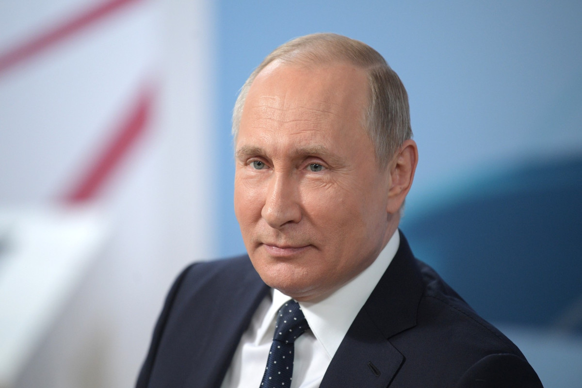 Putin sosial-iqtisadi sabitlik tədbirləri haqda fərman imzalayıb