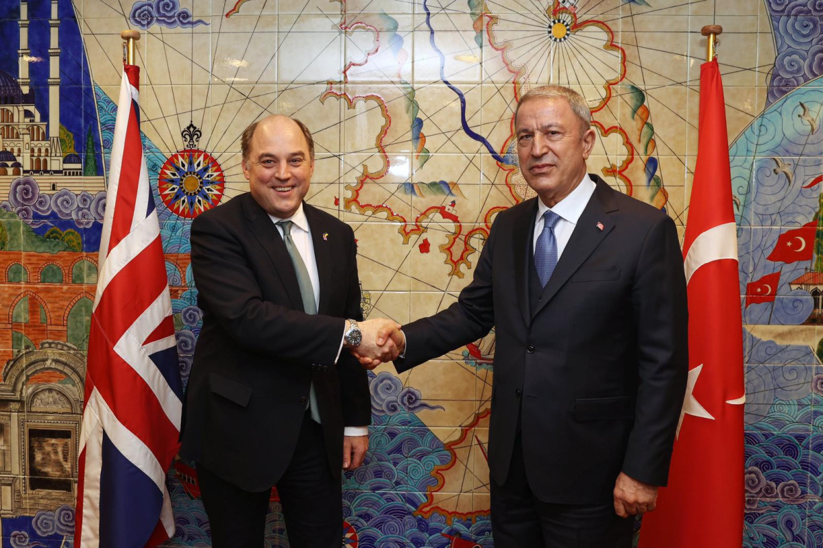 Akar britaniyalı həmkarı ilə Ukrayna məsələsini müzakirə edib