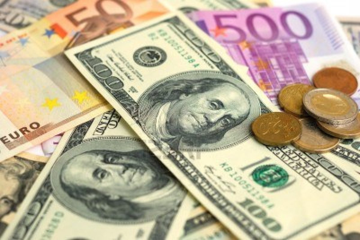 Rubl dollar və avroya qarşı bahalaşmaqda davam edir