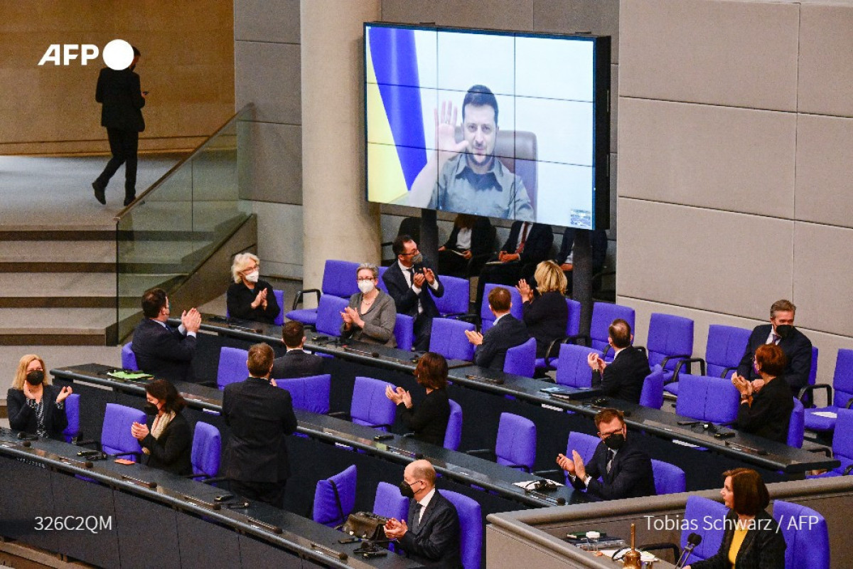 Zelenski Bundestaqda çıxışı zamanı Almaniyanı ittiham edib - VİDEO 