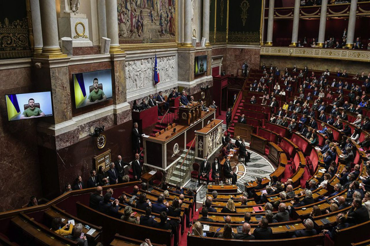 Ukrayna prezidenti Fransa parlamentində çıxış edib