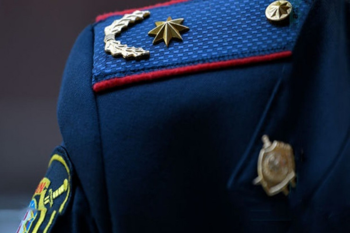 Məhkəmə sabiq polis mayorunu azadlığa buraxıb