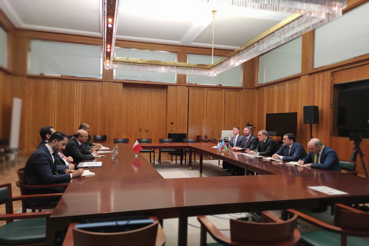 Ceyhun Bayramov bəhreynli həmkarı ilə görüşüb
