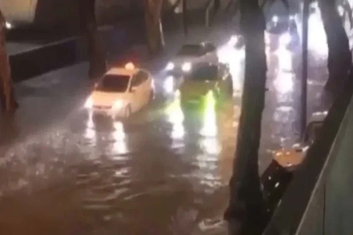 Сильный дождь вызвал наводнение в Тбилиси-ВИДЕО 