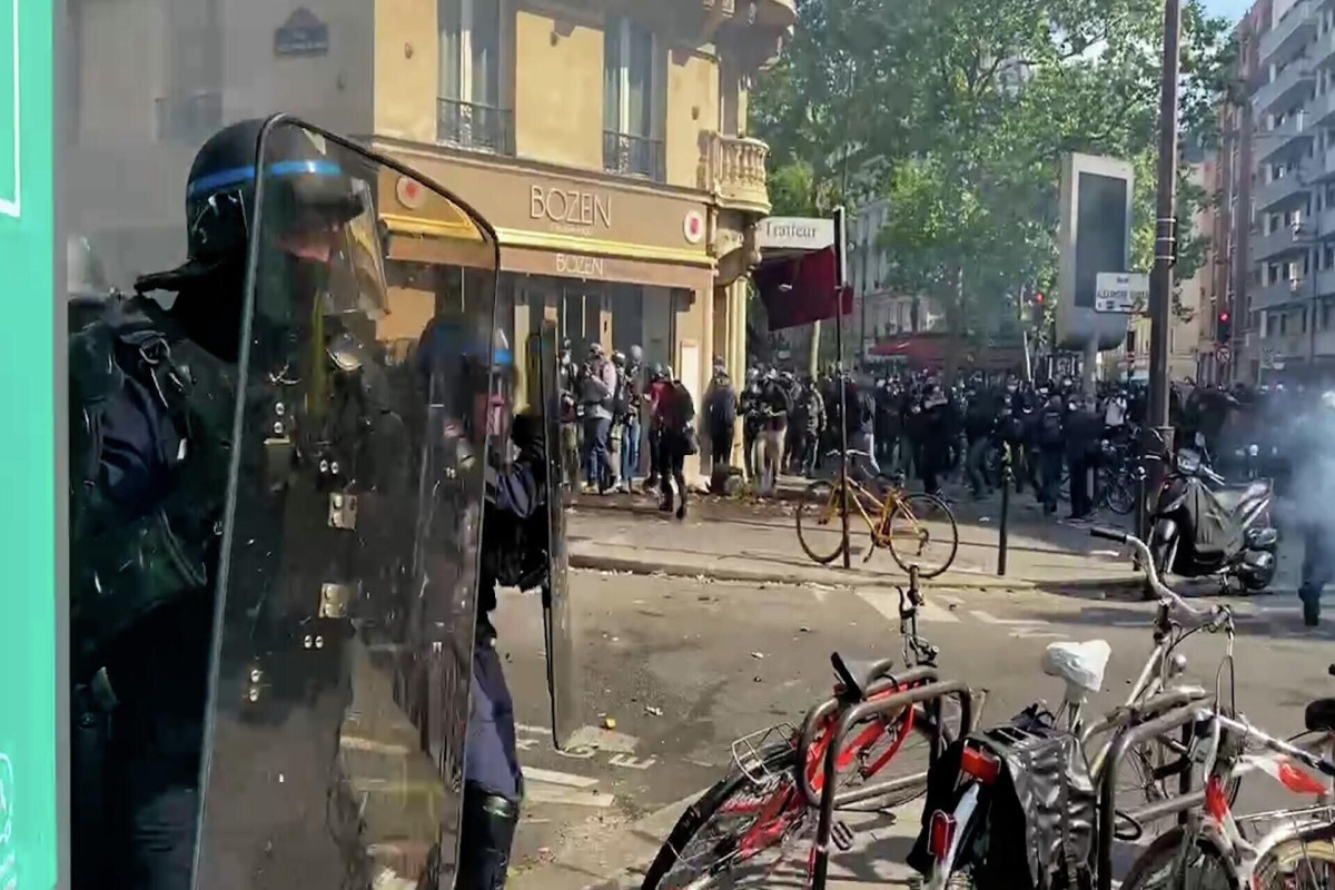 В Париже начались столкновения полиции и радикалов