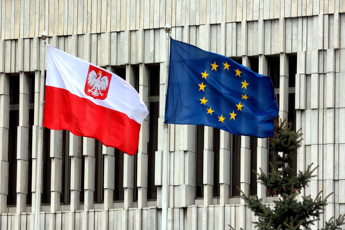 ЕК назвала остановку поставок газа из России в Польшу нарушением контракта