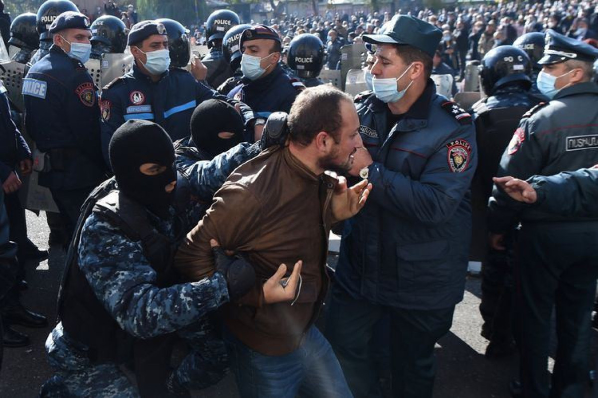 В Ереване протестующие подошли к зданию правительства, задержаны 117 человек-ВИДЕО -ОБНОВЛЕНО-2 