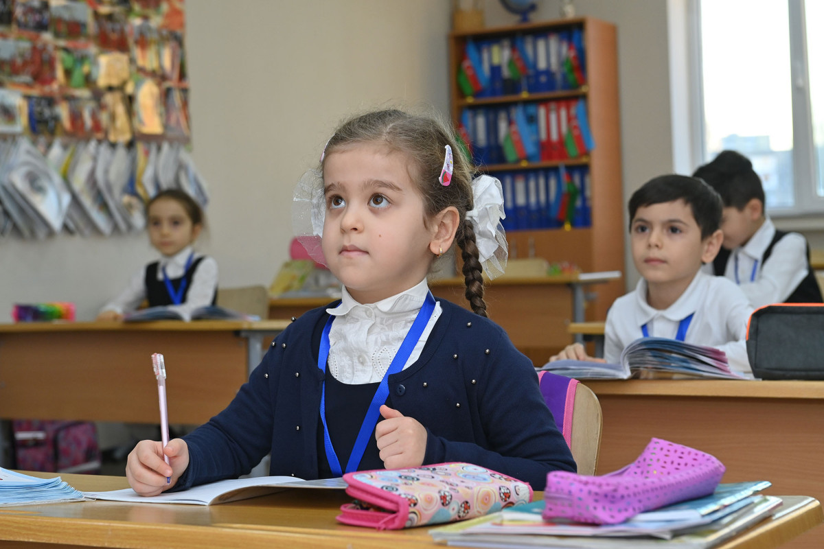 В Азербайджане начался процесс приема детей в первый класс