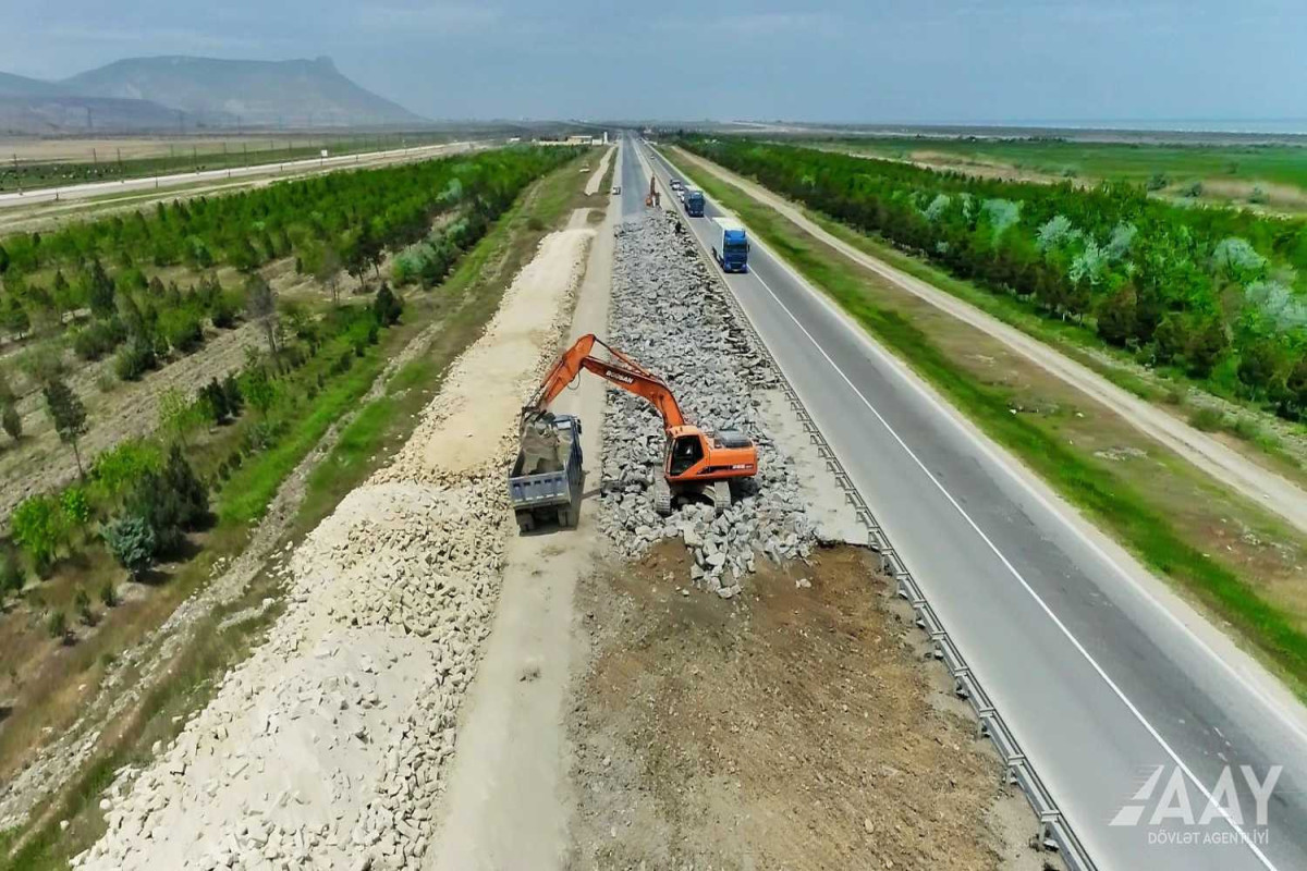 Ремонтно-восстановительные работы на дороге Баку-Губа-граница с РФ