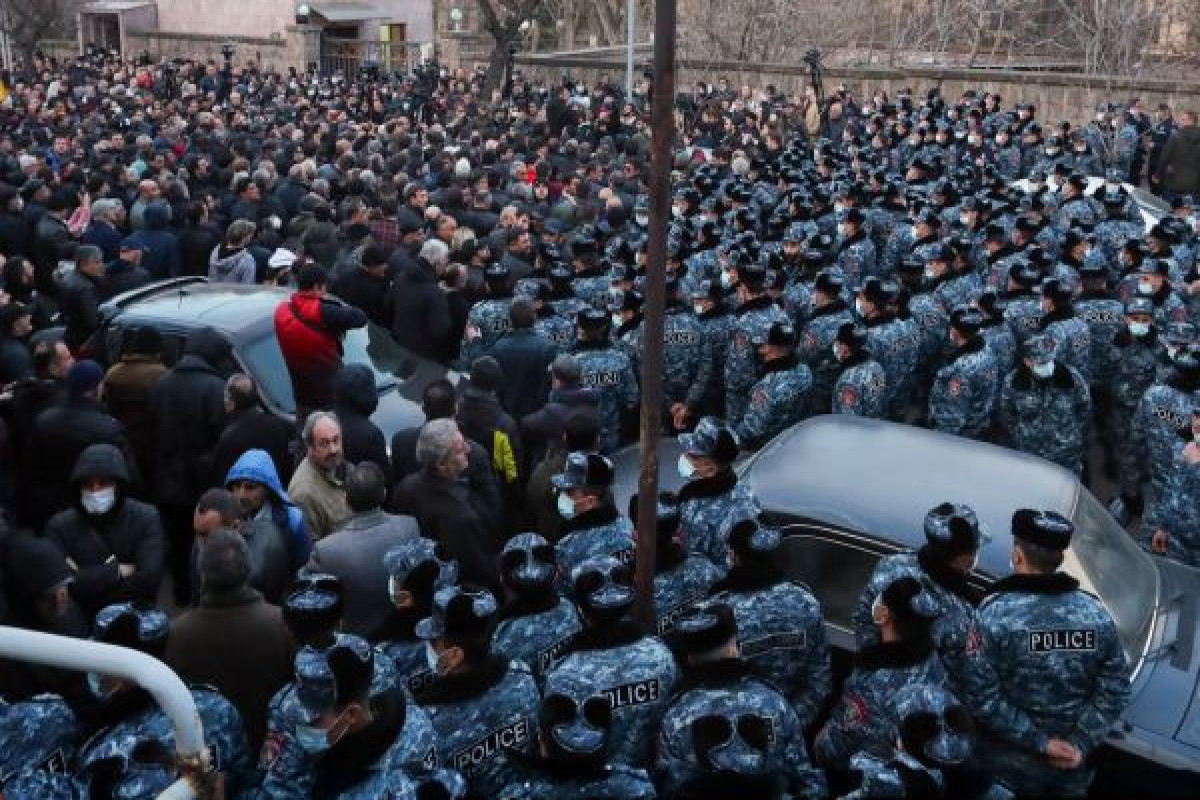 Армянская оппозиция начала шествие по улицам Еревана-ОБНОВЛЕНО 