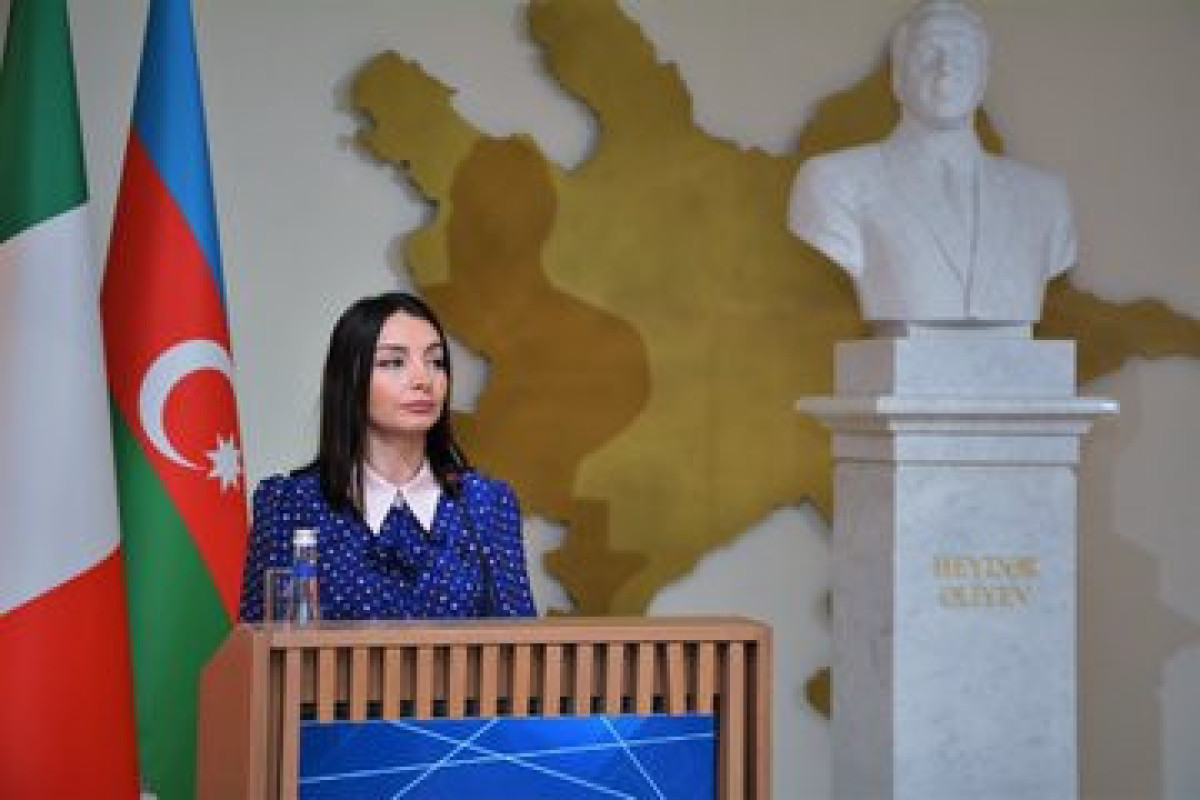 Проходит мероприятие, посвященное дипотношениям между Азербайджаном и Италией