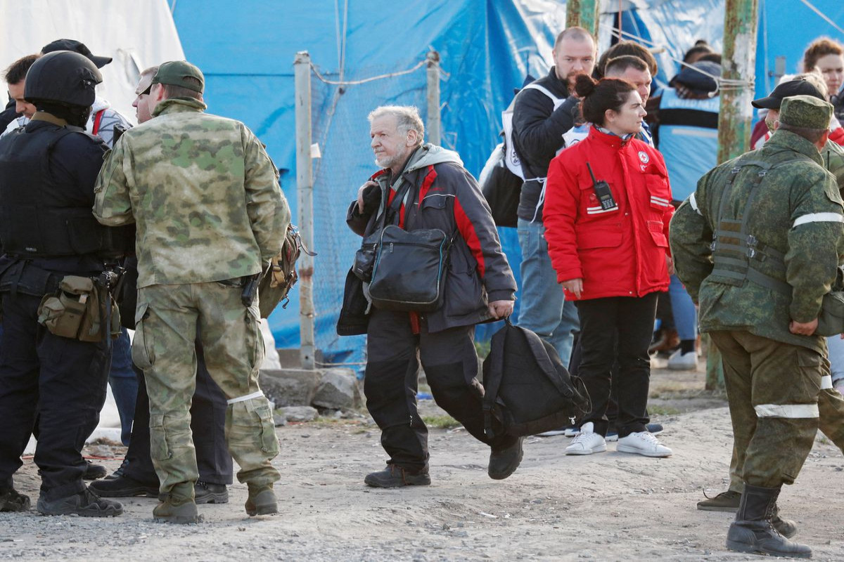 Evacuations restart in Mariupol as Biden announces more arms for Ukraine