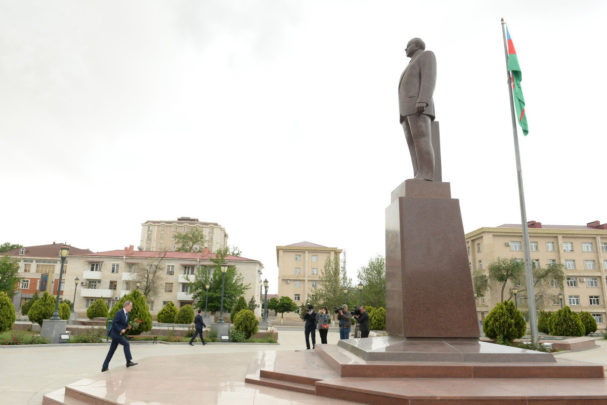 Azerbaijan Foreign Ministry leadership commemorated National Leader Heydar Aliyev