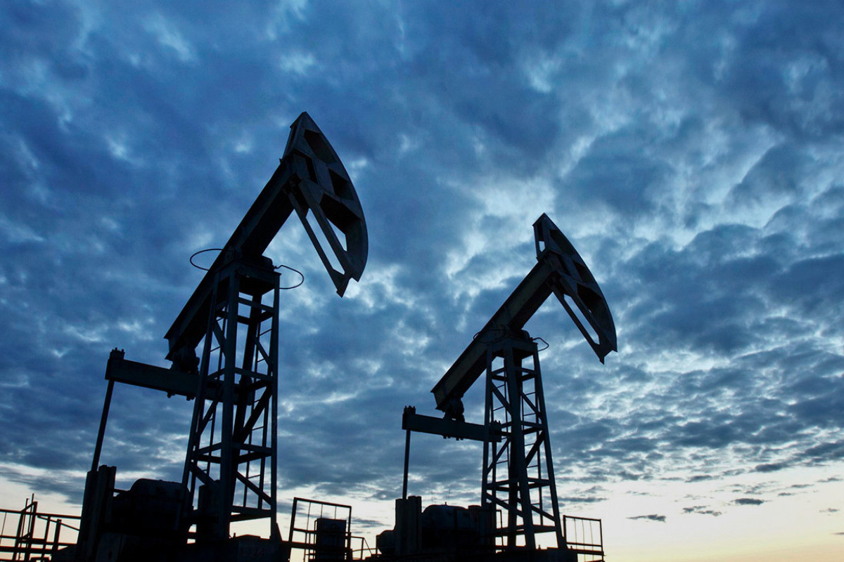 Падение мировых цен на нефть ускорилось более чем на пять процентов