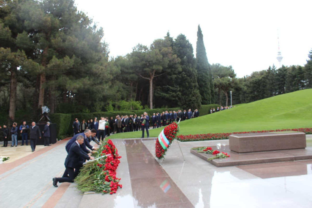 Ukrainian, Georgian ambassadors visit grave of Heydar Aliyev-PHOTO 
